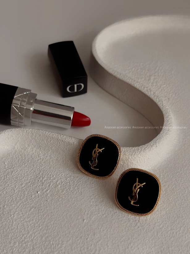 گوشواره مخملی YSL